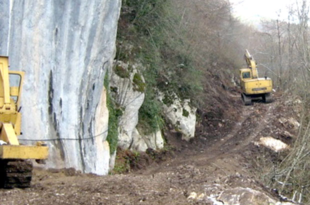 Макадам готов за месец дана